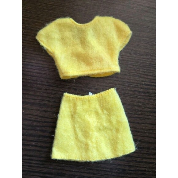Vintage Barbie Clone Mod? 70s Or 80s Doll Outfit Yellow Felt Handmade? Top Skirt - Picture 2 of 6